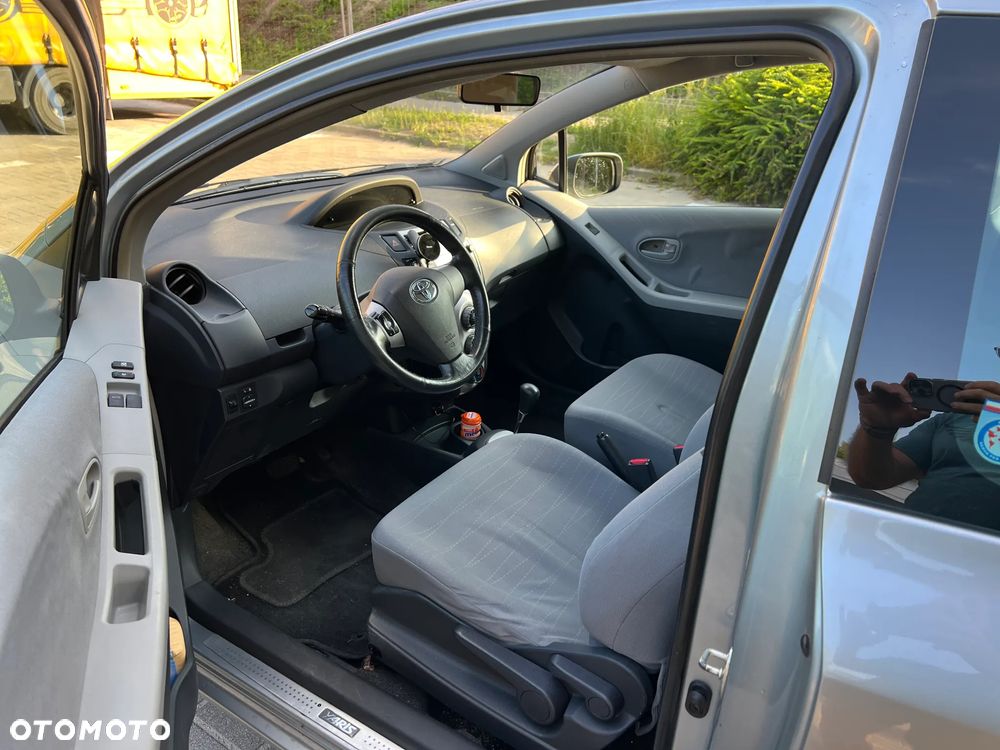 Toyota Yaris 1.3 Sol - 8