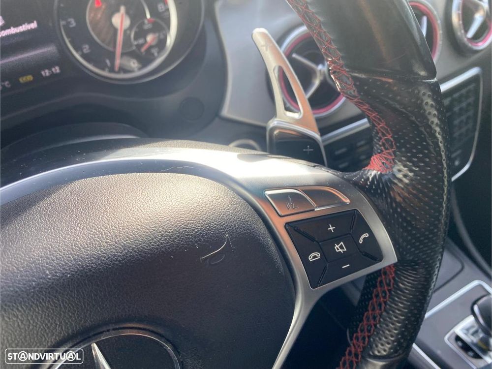 Mercedes-Benz CLA 45 AMG 4Matic 7G-DCT - 32