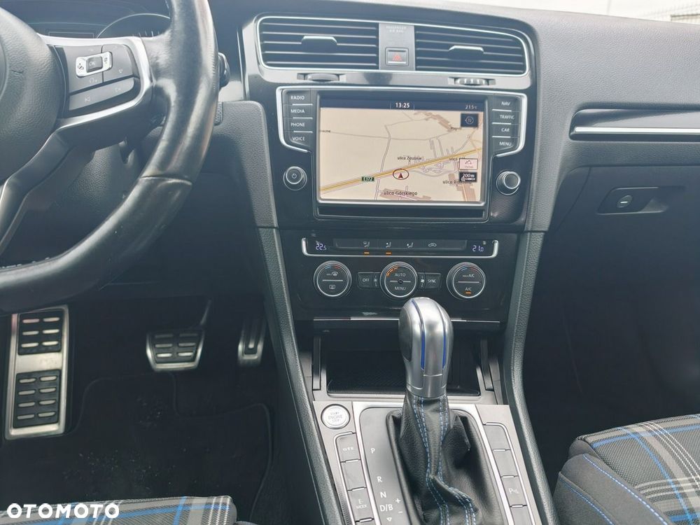 Volkswagen Golf - 30