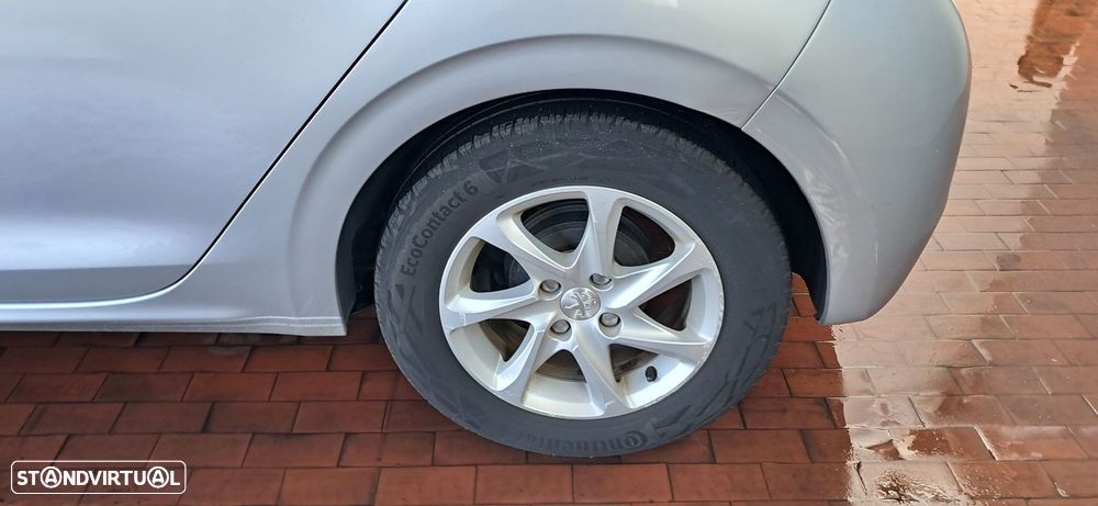 Peugeot 208 - 3