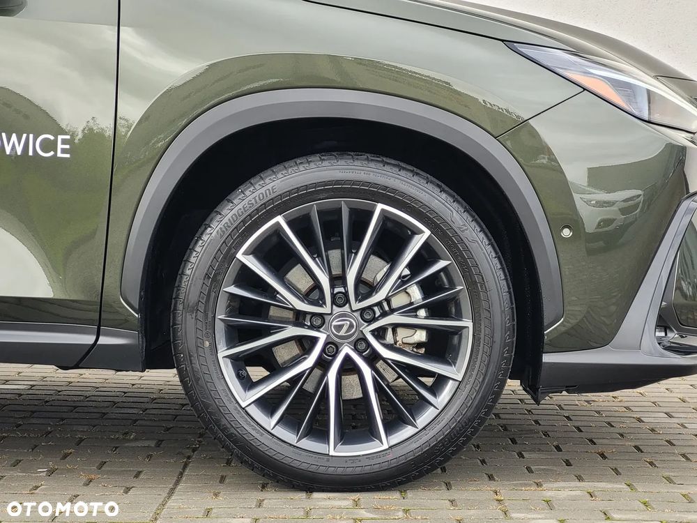 Lexus NX 350h Omotenashi AWD - 13