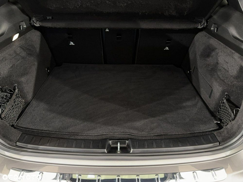 Mercedes-Benz GLA - 16