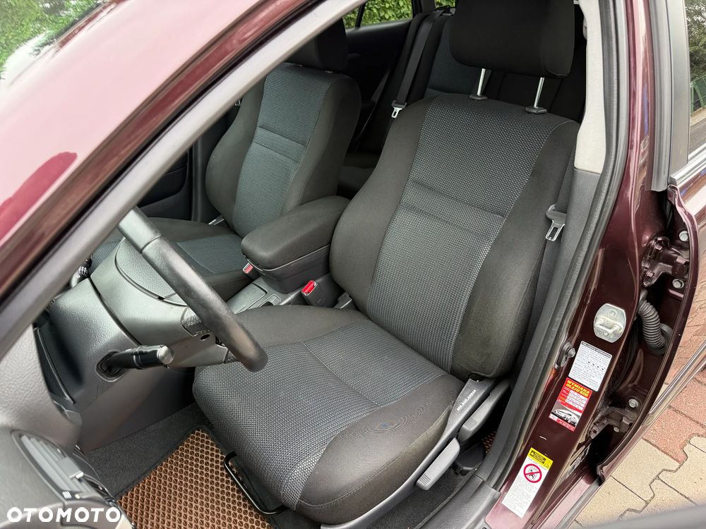 Toyota Avensis 2.0 D-4D - 25