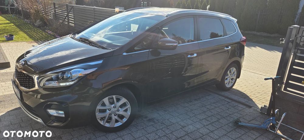 Kia Carens 1.6 GDI L - 1