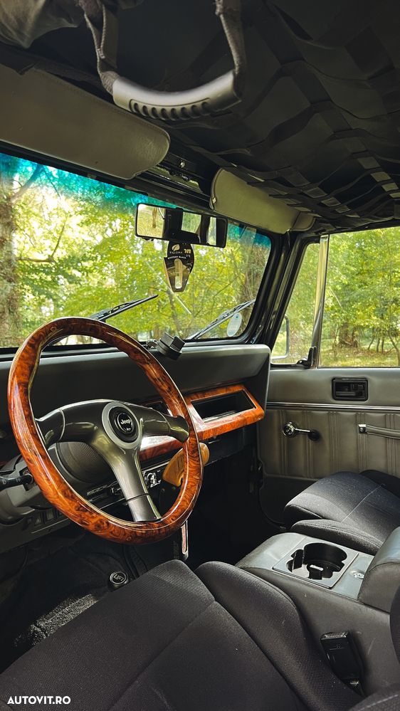 Jeep Wrangler - 10