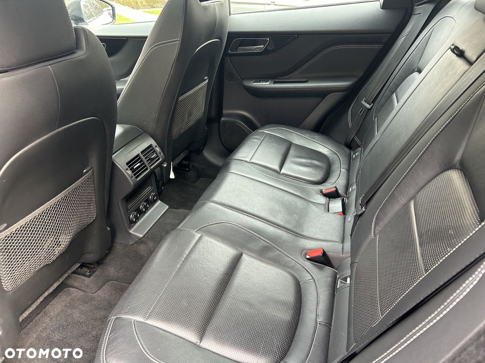 Jaguar F-Pace 2.0 i4D AWD R-Sport - 28