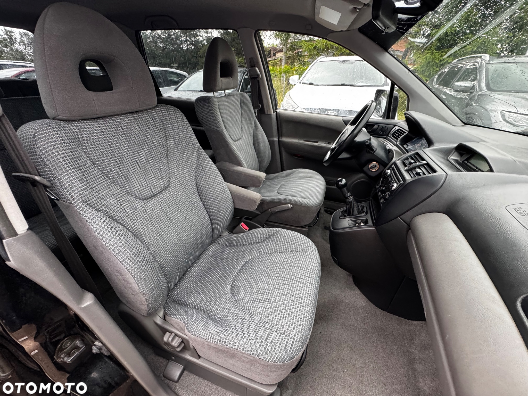 Mitsubishi Space Wagon 2.0 Cool - 33
