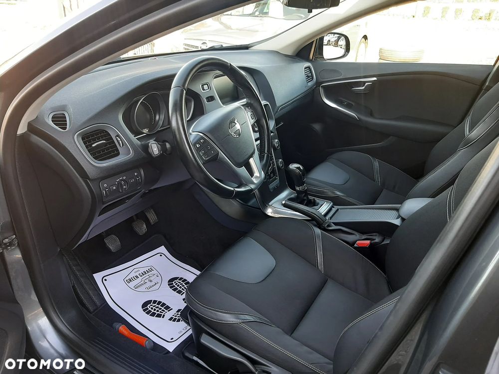 Volvo V40 D2 Momentum - 14