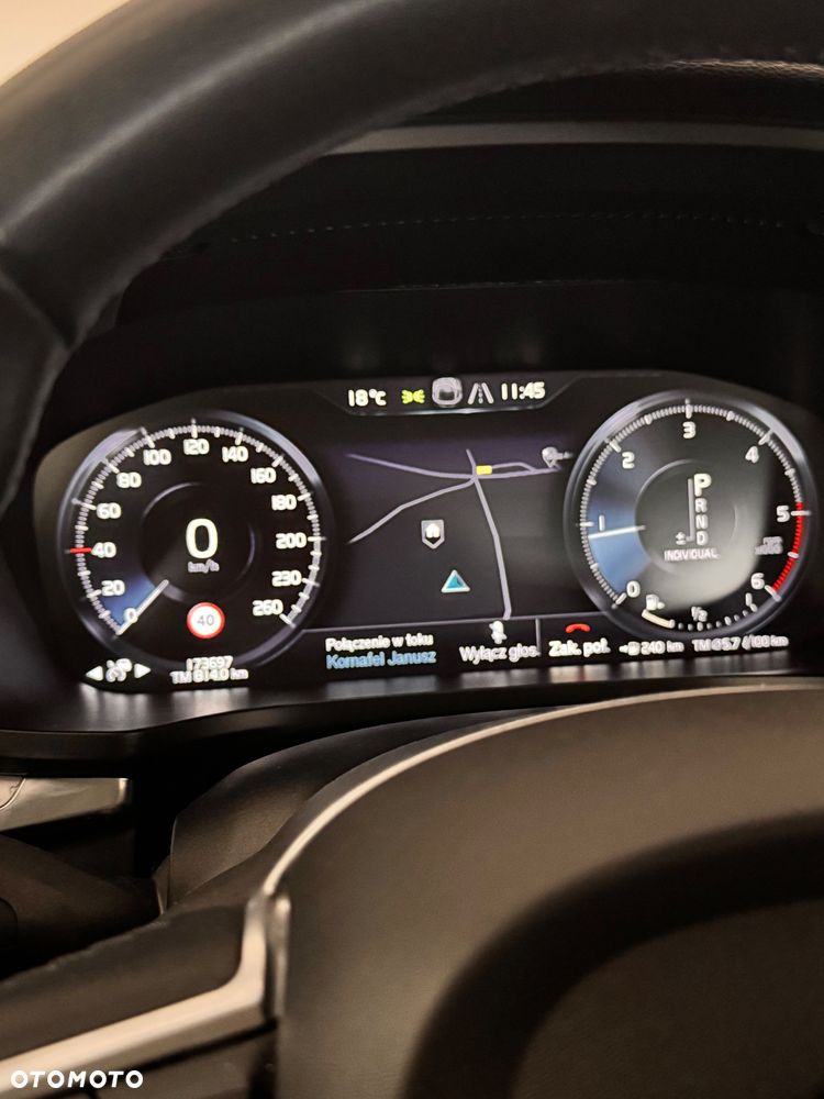 Volvo V60 D3 Momentum Pro - 4