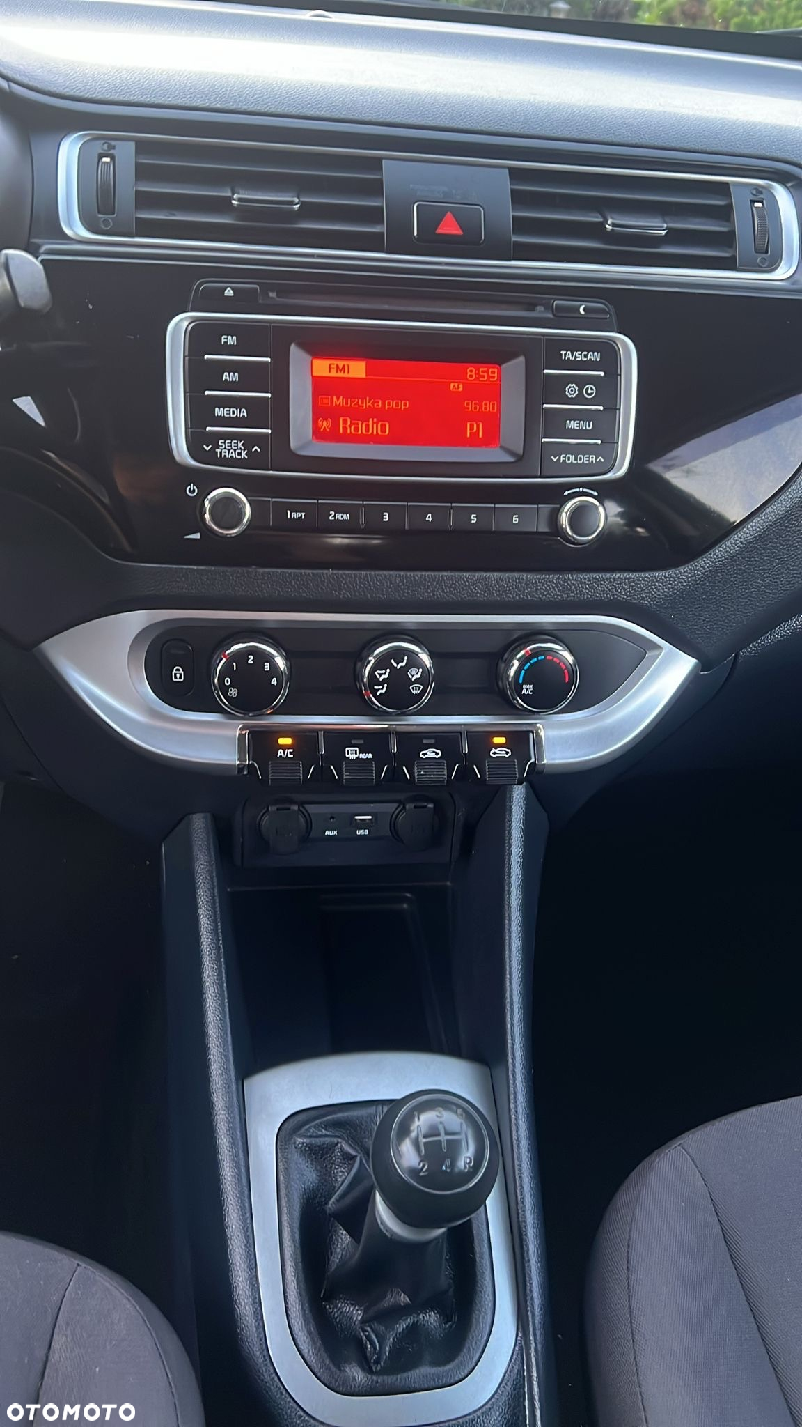 Kia Rio 1.2 L - 6