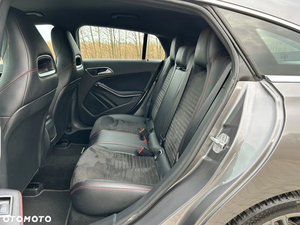 Mercedes-Benz CLA 180 7G-DCT AMG Line - 21