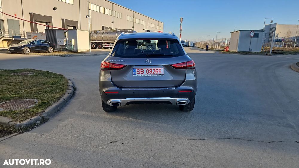 Mercedes-Benz GLA 250 e 8G-DCT Style - 4