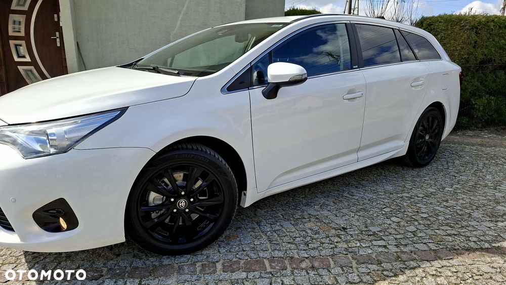 Toyota Avensis 2.0 D-4D Premium - 3