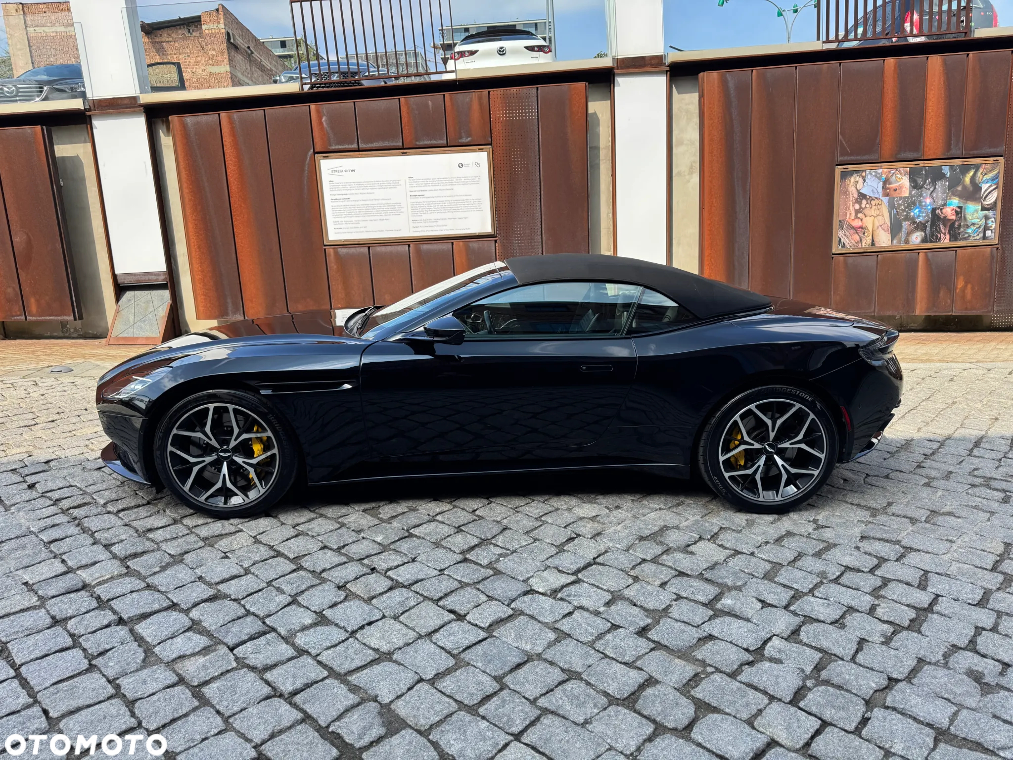 Aston Martin DB11 - 21