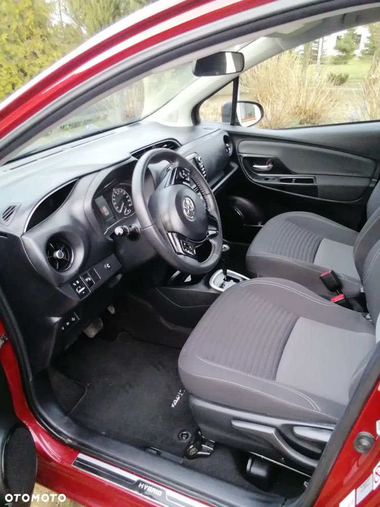 Toyota Yaris Hybrid 100 Premium - 4