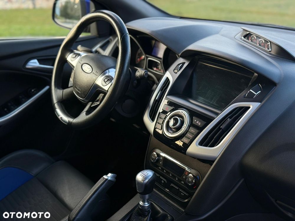 Ford Focus 2.0 EcoBoost ST - 11