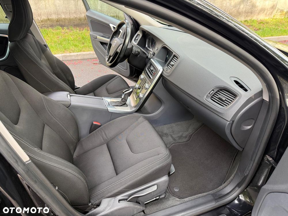 Volvo V60 D4 Geartronic Edition - 11