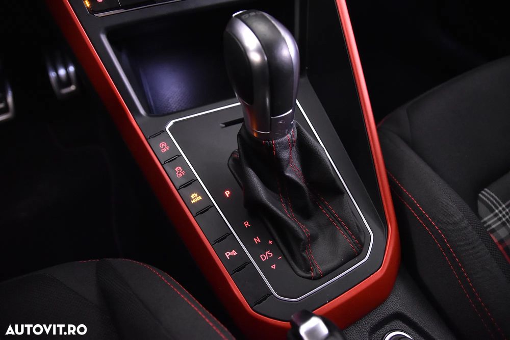Volkswagen Polo 2.0 TSI DSG GTI - 17