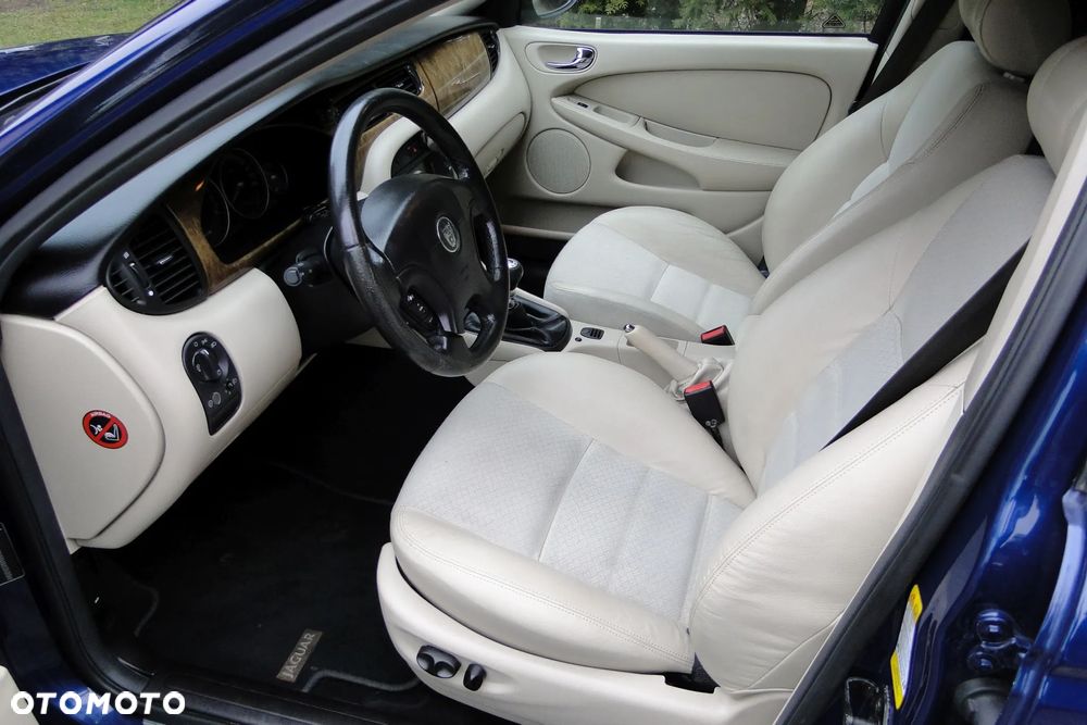 Jaguar X-Type 3.0 V6 4x4 Executive - 9