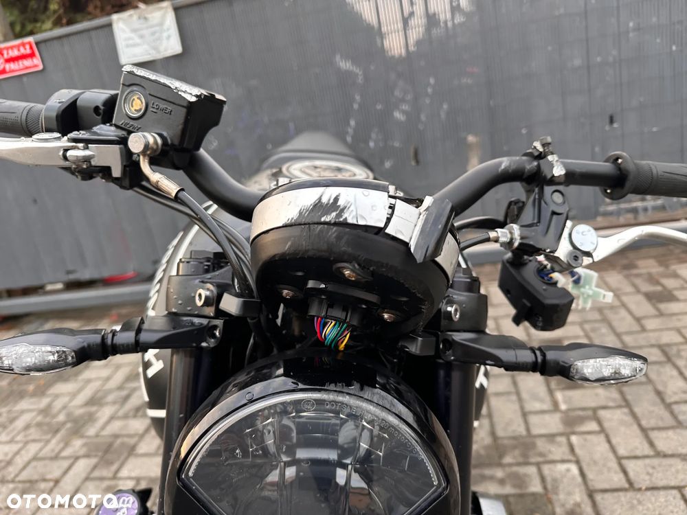 Triumph Trident - 32