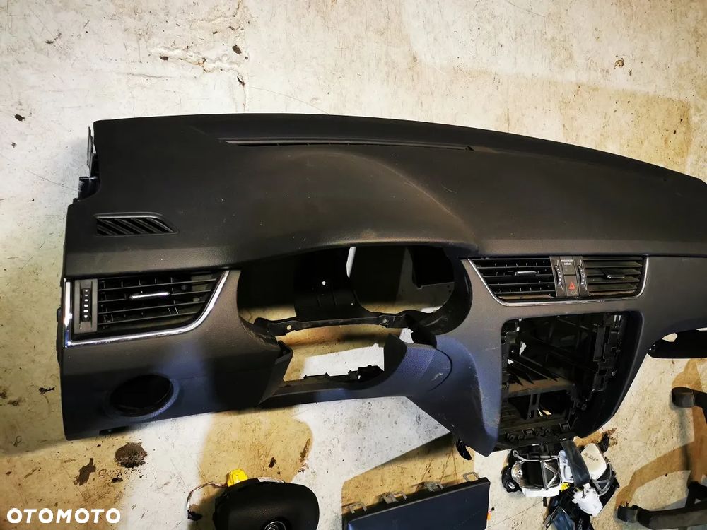 Skoda octavia III DESKA ROZDZIELCZA konsola kokpit pulpit poduszki airbag pasy KOMPLET ORYGINALNY  GDYNIA - 2