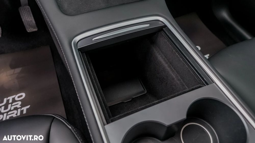 Tesla Model Y Long Range Dual Motor AWD - 22