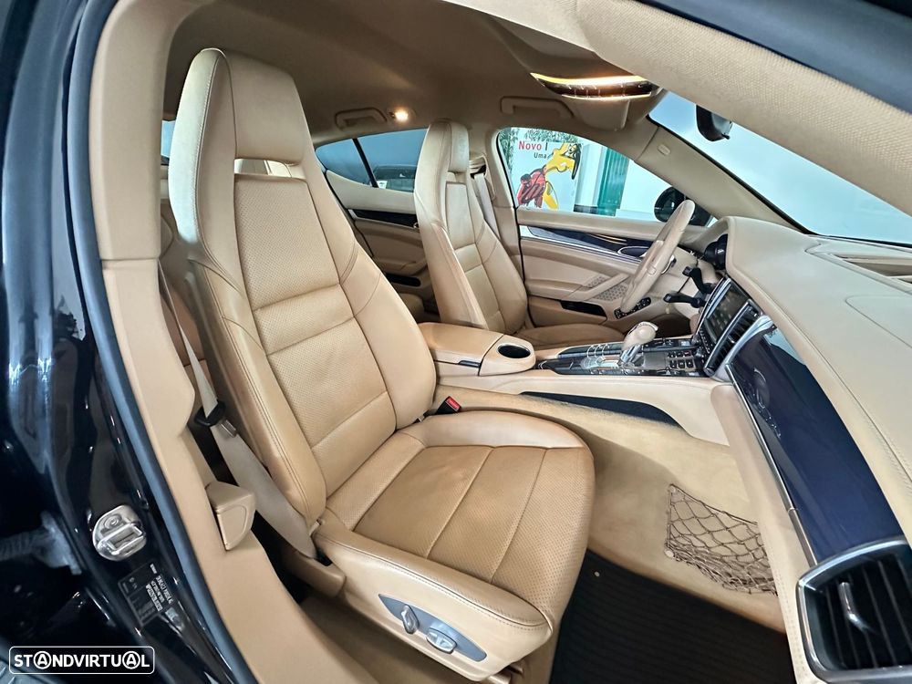 Porsche Panamera 4 PDK - 30