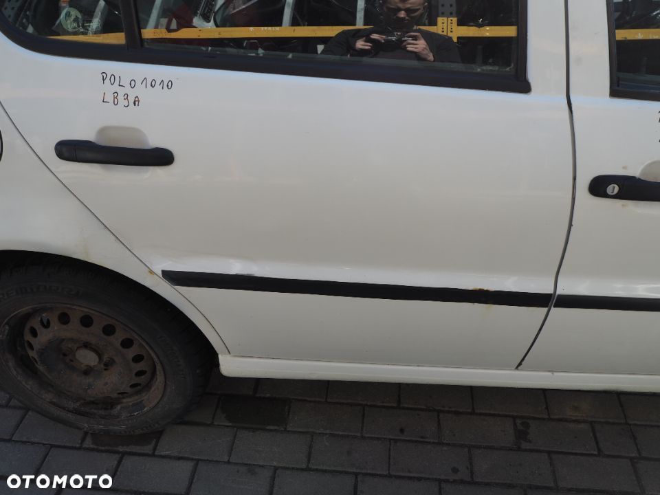 Drzwi Prawe Tylne Tył VW Polo Kolor: LB9A - 4