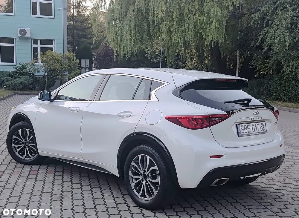 Infiniti Q30 1.6t - 5