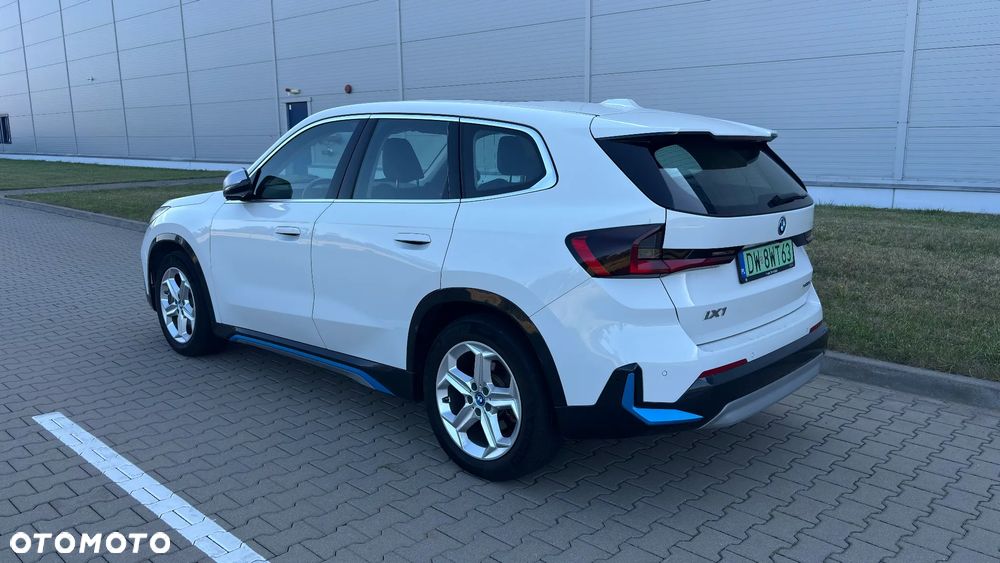 BMW iX1 - 8