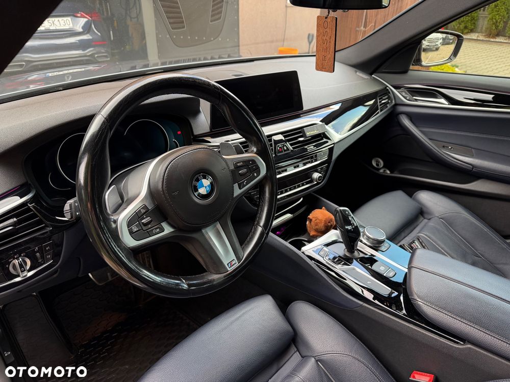 BMW Seria 5 520d M Sport - 11