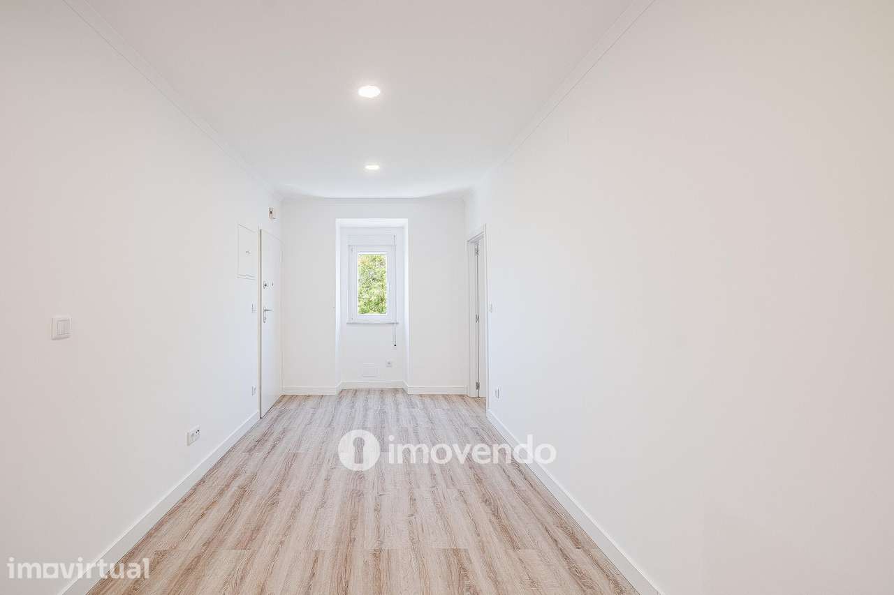 Apartamento T2 totalmente remodelado, com cozinha equipada, em Algés - Grande imagem: 3/37
