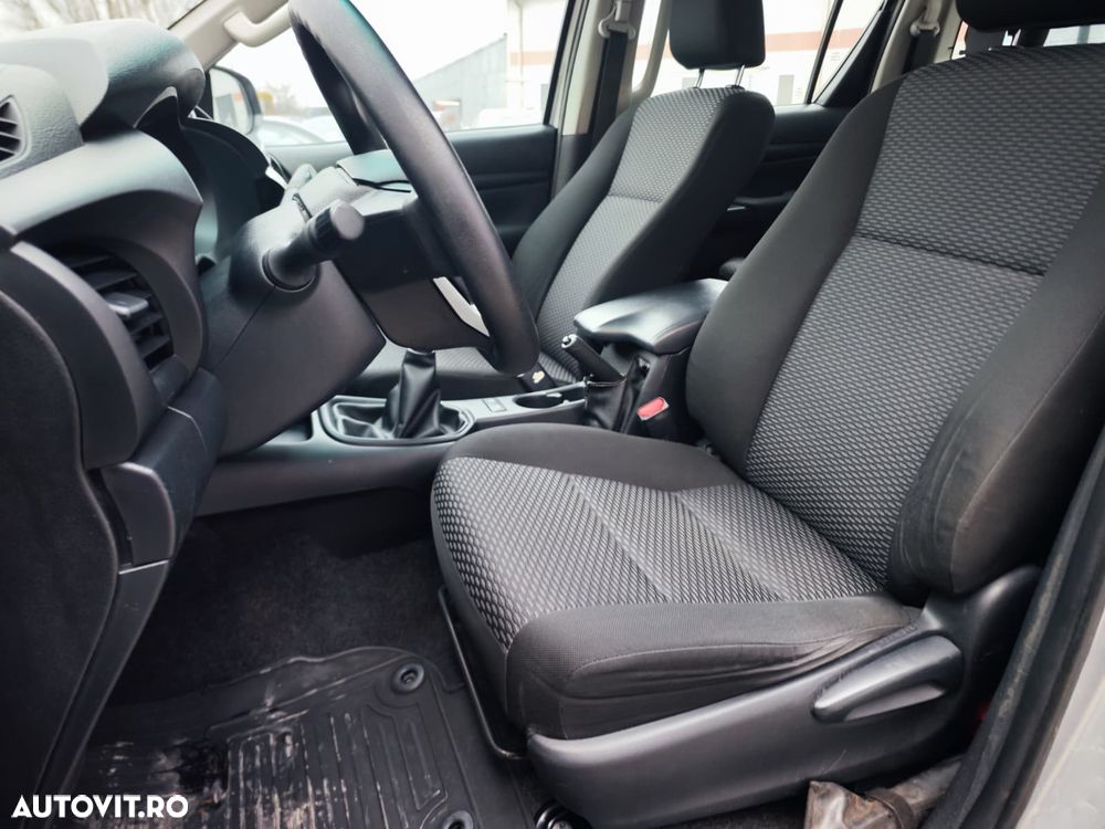 Toyota Hilux 2.4D 150CP 4x4 Double Cab 6MT Style - 11