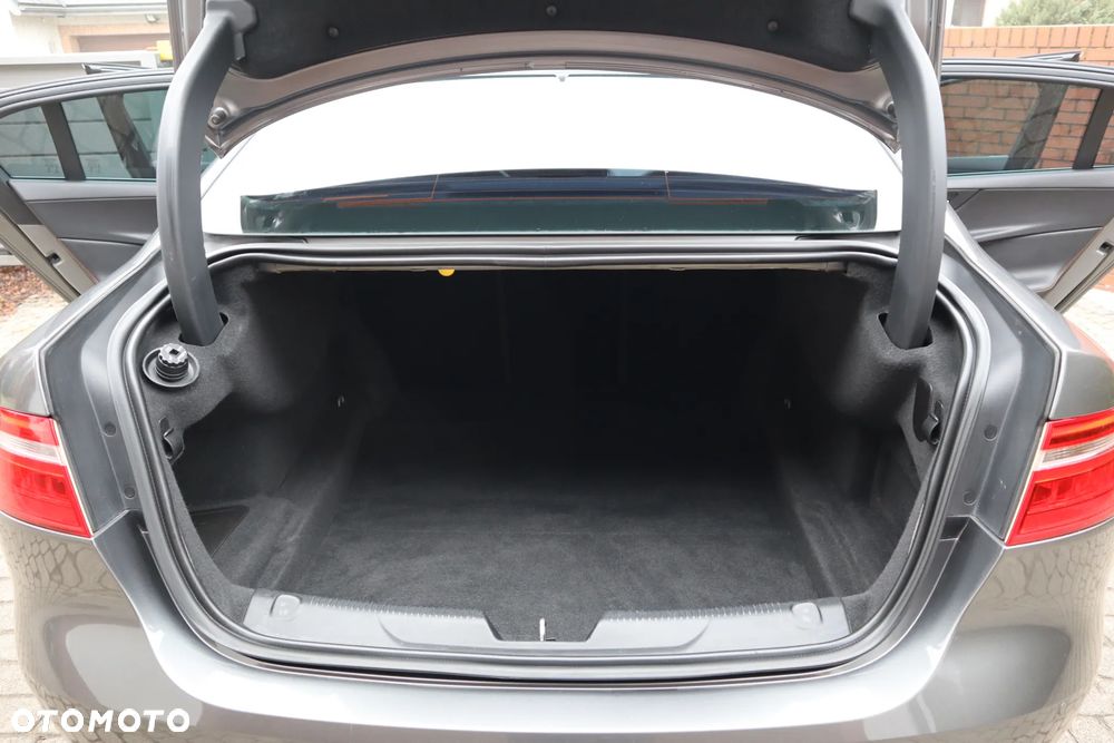 Jaguar XE 20d Prestige - 15