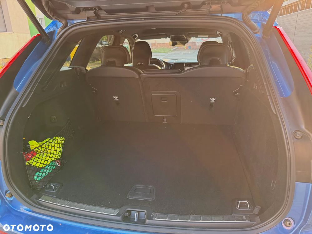 Volvo XC 60 B5 D AWD R-Design - 19