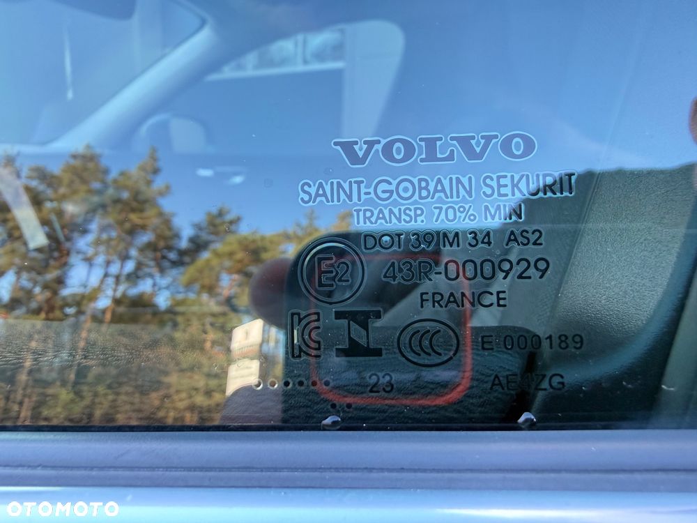 Volvo XC 60 B4 D AWD Plus Dark - 25