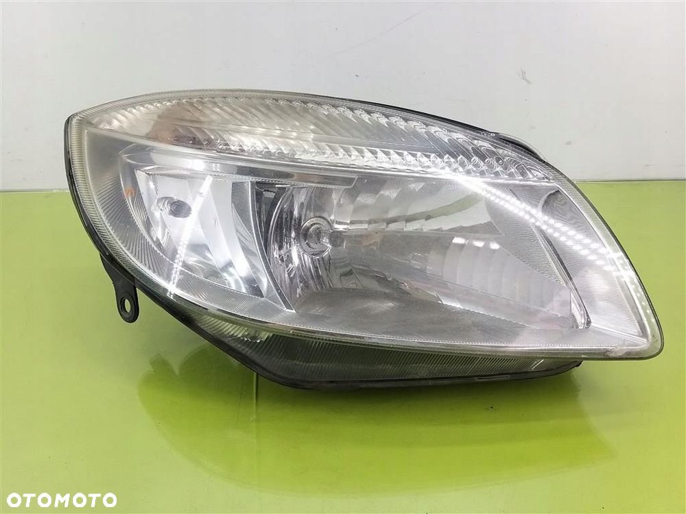 Reflektor lampa przód prawa Skoda Fabia II 2007-2010 PRZED LIFT 24783200R - 1