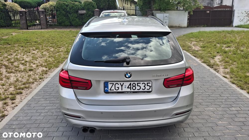 BMW Seria 3 320d Touring - 10