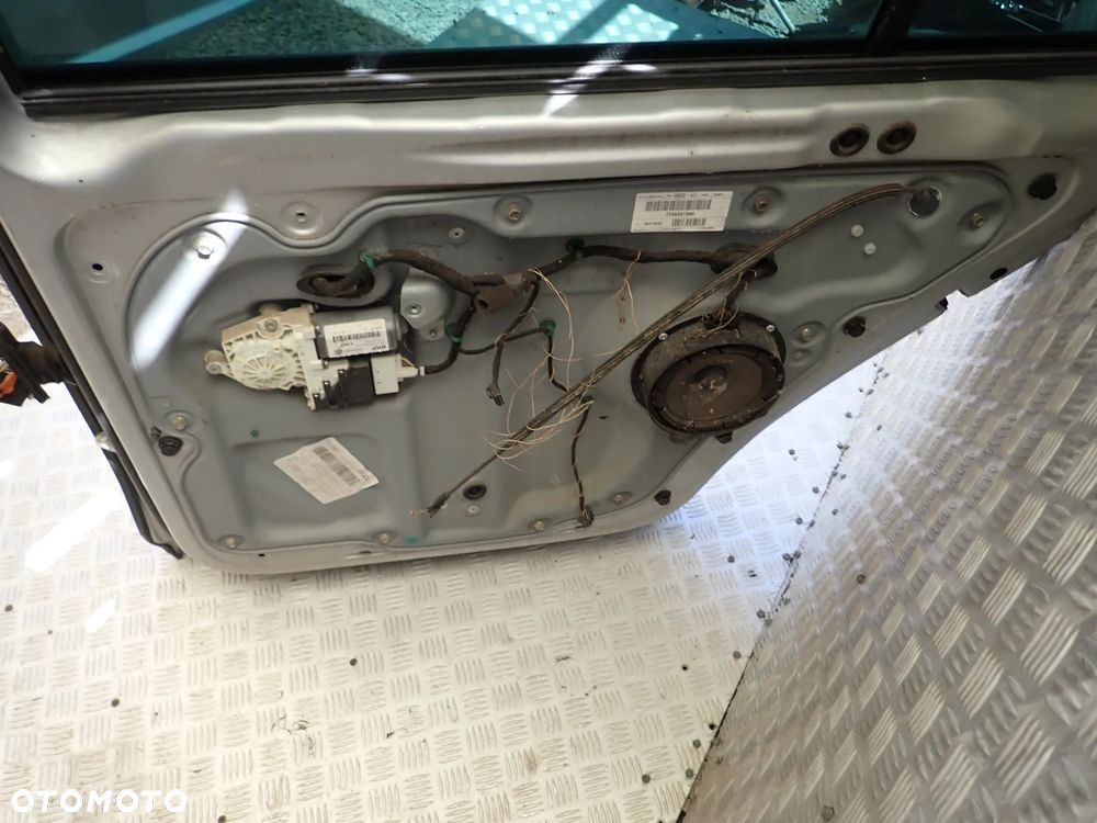 DRZWI PRAWY  PRZÓD VW TOURAN KOD LAKIERU LA7W 450 ZŁ - 6