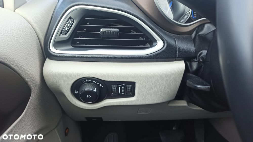 Chrysler Pacifica - 24