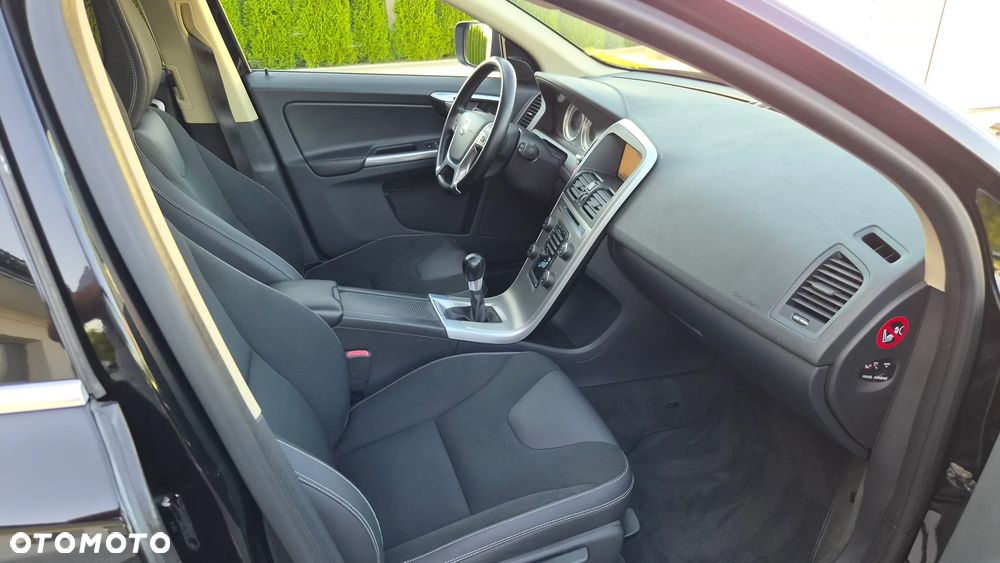 Volvo XC 60 D4 Momentum - 9