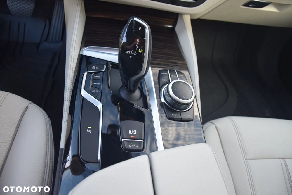 BMW Seria 5 520d xDrive Luxury Line - 37