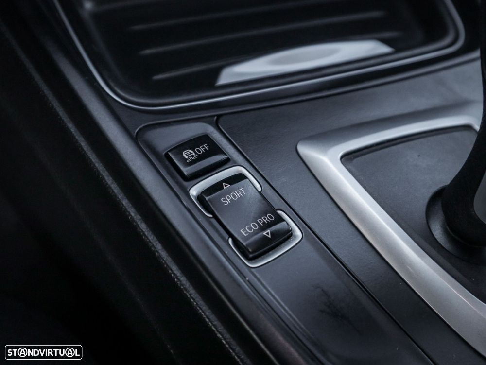 BMW 320 d EfficientDynamics Auto Line Sport - 38