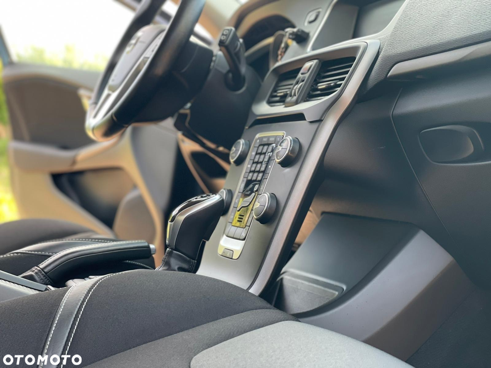Volvo V40 D3 Geartronic - 19