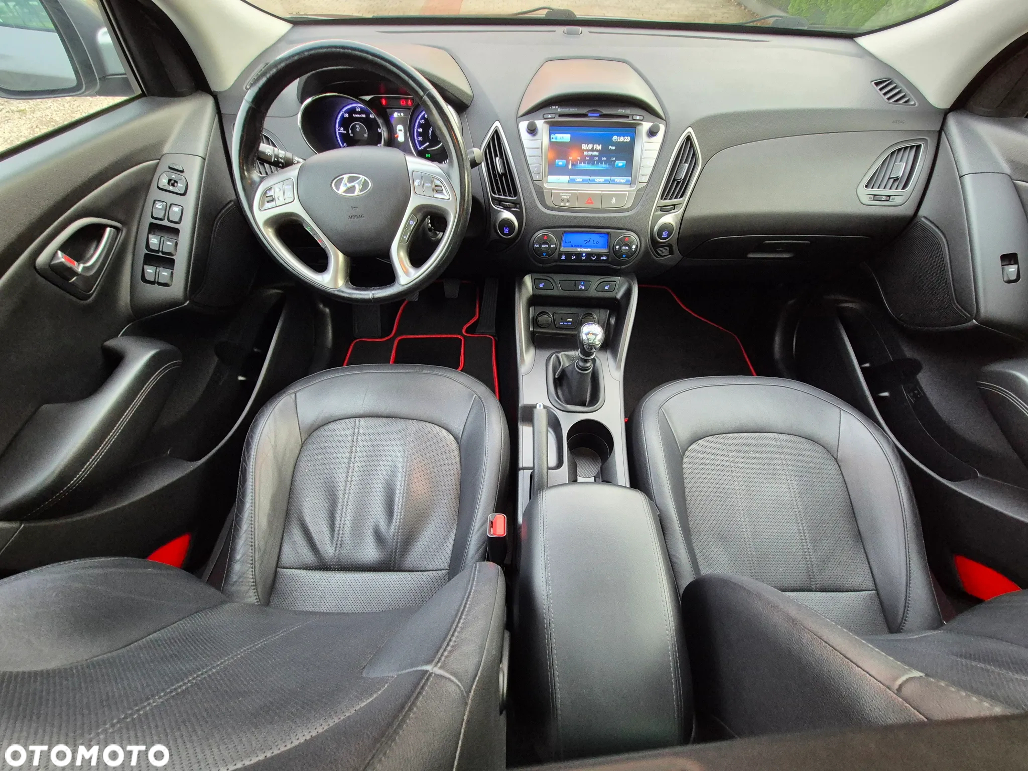 Hyundai ix35 1.7 CRDi 2WD blue Finale Gold - 22