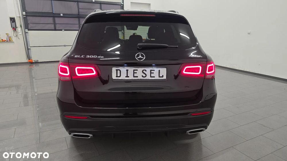 Mercedes-Benz GLC 300 de 4-Matic Business Edition - 10