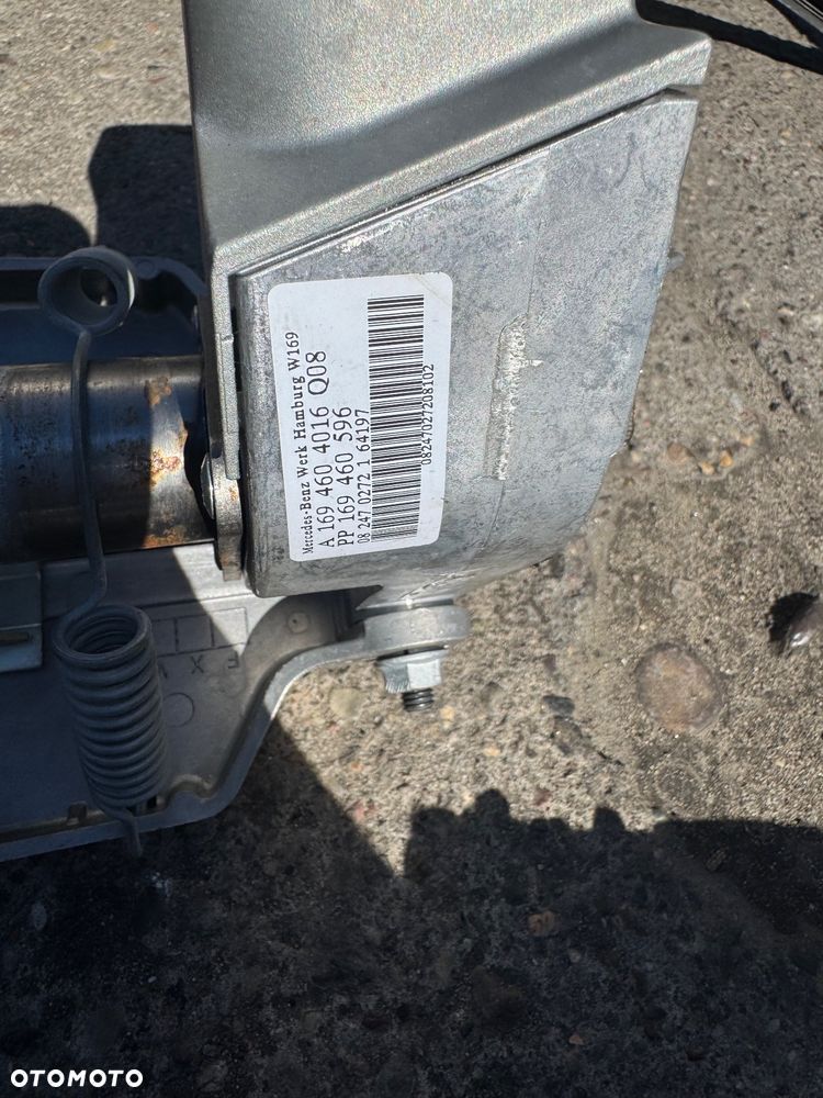 Mercedes a klasa w169 lift Czarna   Konsola z pasami  poduszkami -600komplet  Stacyjka 1695452108 -250  Kierownica ładna 300zl  Licznik a1694401611 -200zl  Lewarek zmiany biegów a1693701009 -150  Panel klimatyzacji panel sterowania nawiewu nawiewem a1698301985 -100   Manetka taśma zwijak przełącznik zespolony air bag  a1694641218  A1695408045 -500  Pompa abs a0064816312 -300zl   Radio duże lift a1698708994 -700zl  Mechanizm wycieraczek wycieraczki 405.127 -200zl  Kolumna kierownicza wspomaganie elektryczne a1694604016 -100zl  Pedal hamulca automat a1692901001 -100zl  Lampa tył tylnia prawa lift -100zl   Lusterko prawe lewe 7 pin 7 pinowe -500zl   modul pdc a1695400362 -100zl  Moduł wzmacniacz anteny a1698200475 -50zl   Komputer silnika 1.5 benzyna a2661530391 a0024463140 -300zl   Serwo a169430 -100zl   Czujnik moduł esp a0045429118 -100zl - 19