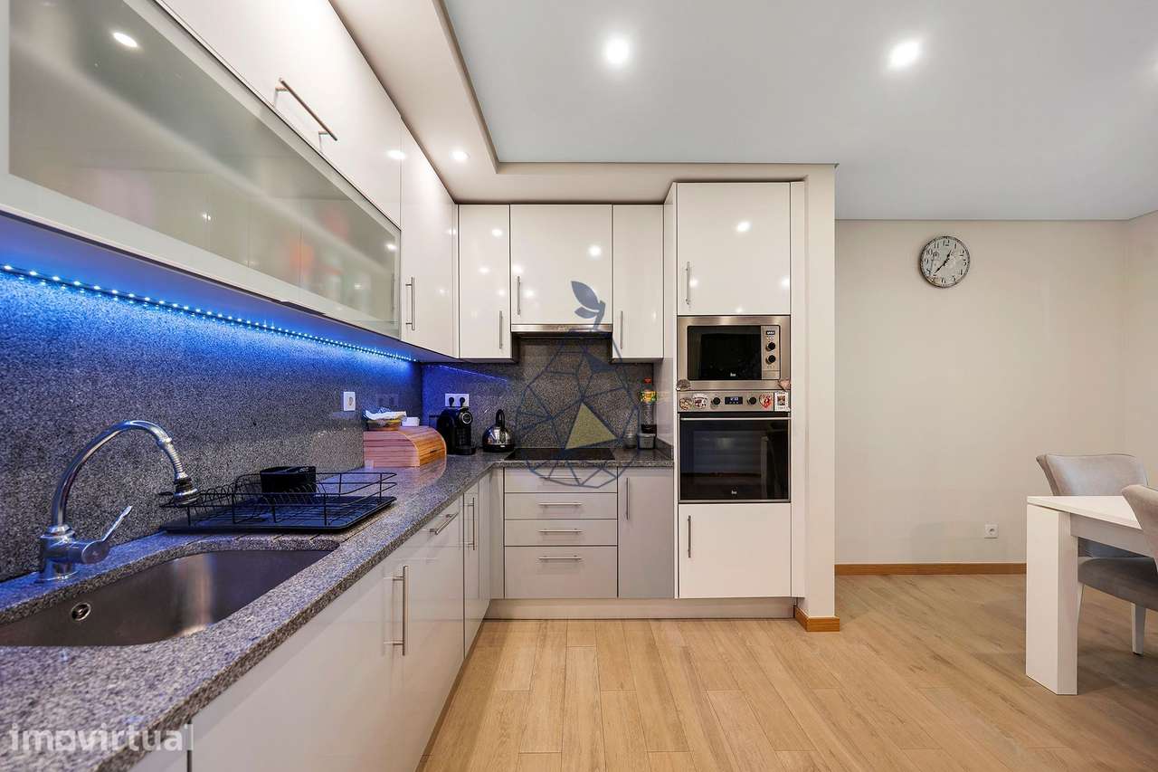Apartamento T3 Semi Novo no Cerro Ruivo em Portimão - Grande imagem: 2/35