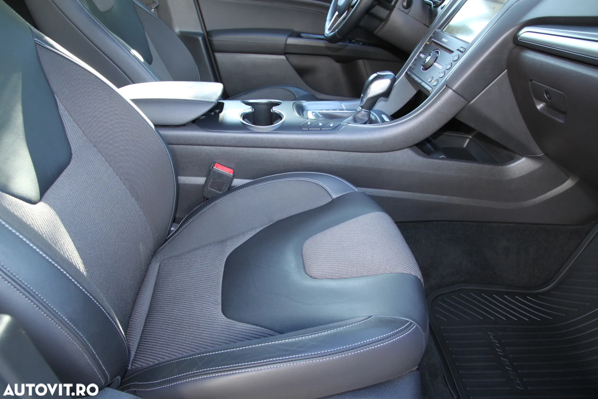 Ford Mondeo 2.0 TDCi Powershift ST Line High - 40