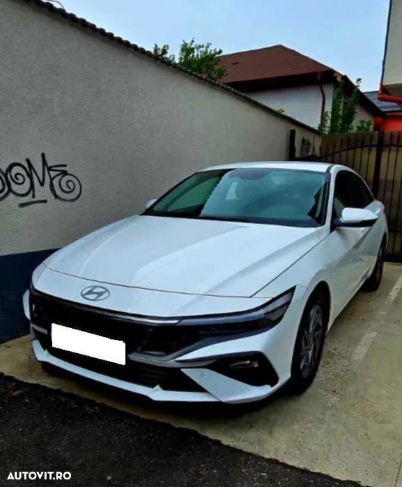 Hyundai Elantra 1.6 l 123 CP CVT Highway - 1